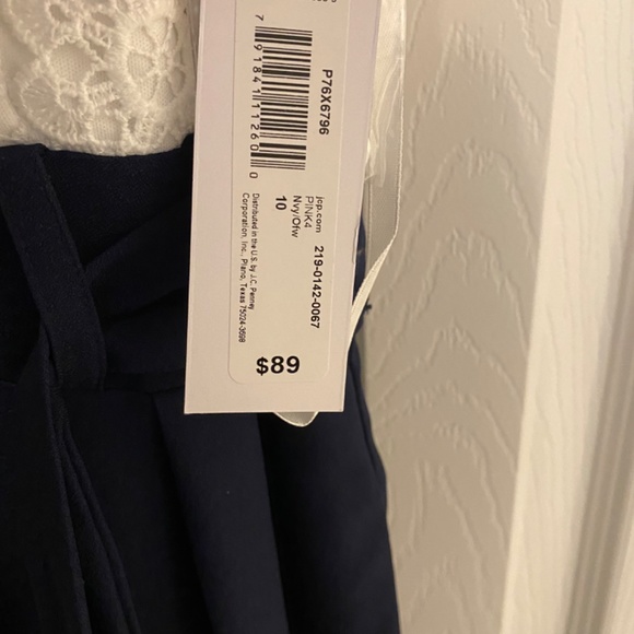 Jumper - Picture 2 of 2